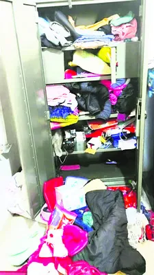 పట్టపగలే రెండిళ్లలో చోరీ 