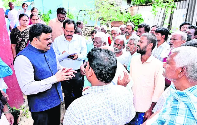 పల్లెకు పోదాం.. సమస్యలు పరిష్కరిద్దాం