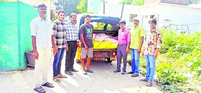 టీడీపీ నేత ఇంటికి ఎరువులు