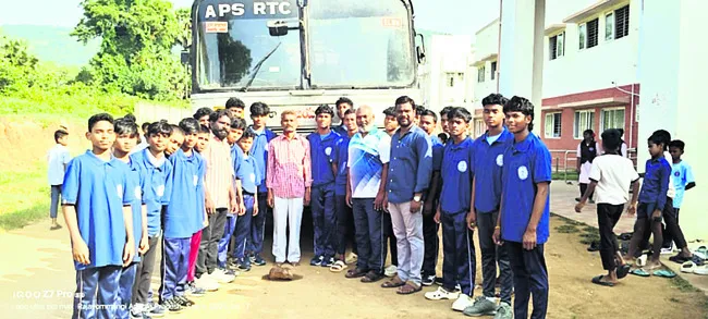 రాష్ట్రస్థాయి క్రీడా పోటీలకు రాజవొమ్మంగి విద్యార్థులు