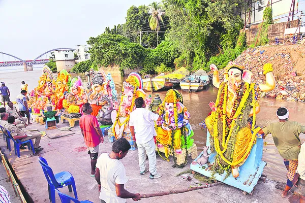 ●  గణనాయకా.. వీడ్కోలిక..