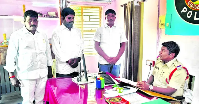 వైఎస్సార్సీపీ నాయకులకు 41ఏ నోటీసుల జారీ