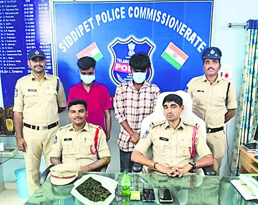 గంజాయి అమ్ముతున్న ఇద్దరి అరెస్టు
