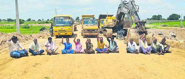 రైల్వేలైన్ పనులు అడ్డగింత