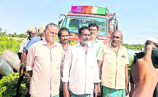 Villagers protest by blocking chicken waste truck