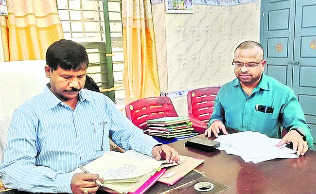ఎంపీడీఓ కార్యాలయంలో తనిఖీ
