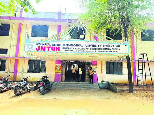 జేఎన్టీయూ.. అరకొర వసతులు