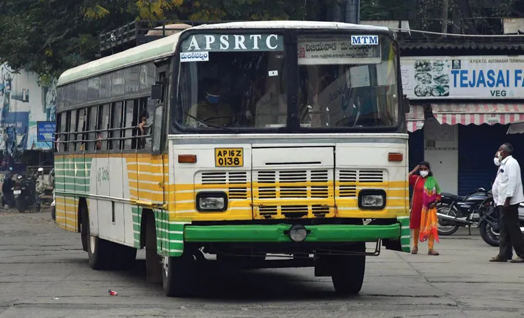 Woman Attacks on conductor in Eluru District