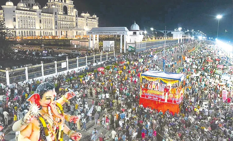 CM Revanth Reddy In Ganesh Nimajjanam