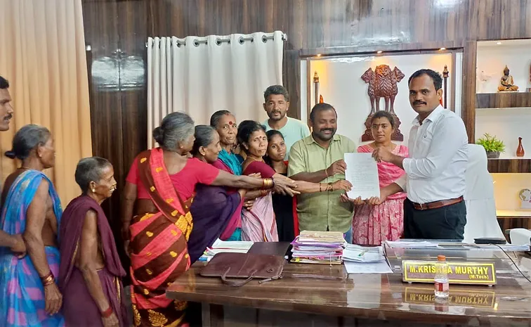 మా ఆడపిల్లల్ని "అదోలా" చూస్తున్నారు.. 