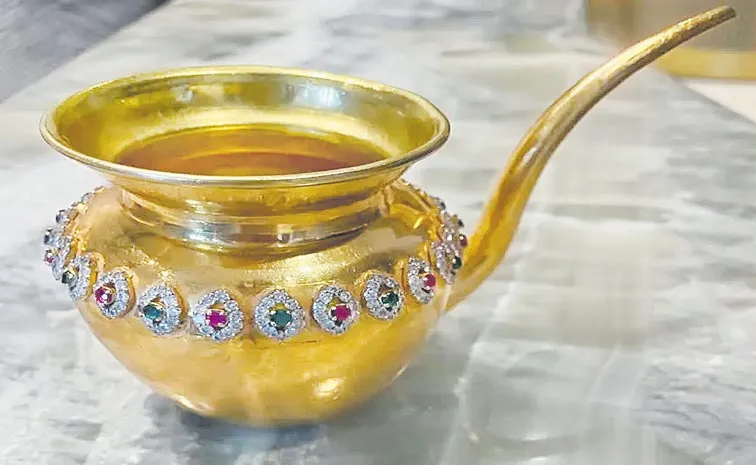 Golden Kalash worth Rs 1 Cr stolen from Red Fort in Daslakshan Mahaparv