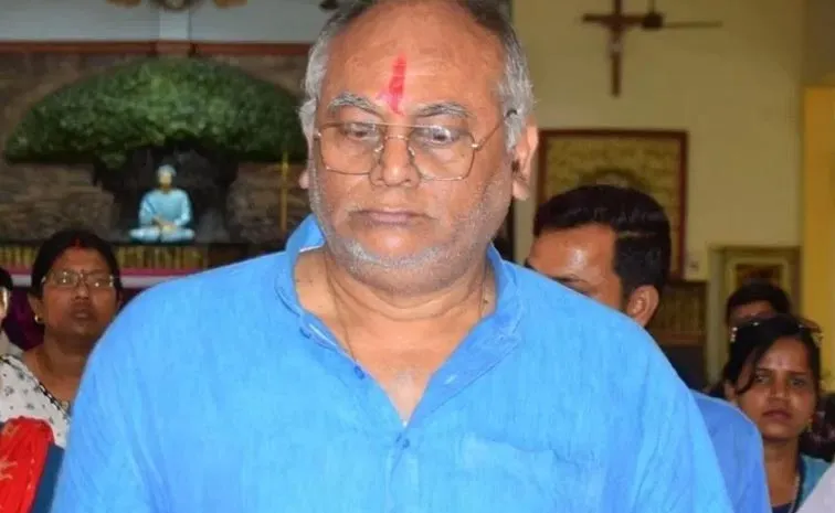 Bengal minister surrenders before court in recruitment case
