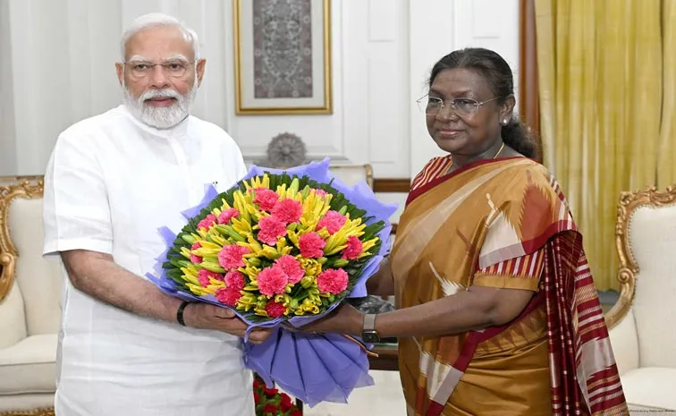 PM Narendra Modi Meets President Droupadi Murmu At Rashtrapati bhavan