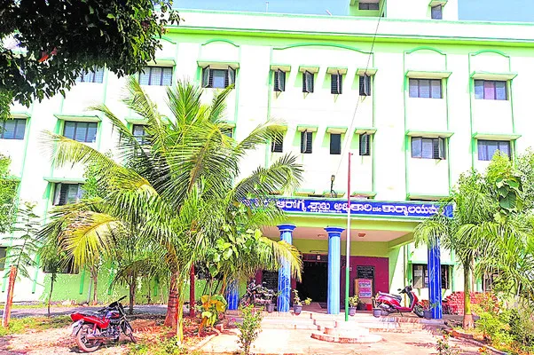 గెజిటెడ్ ఆఫీసరైనా అంతే..