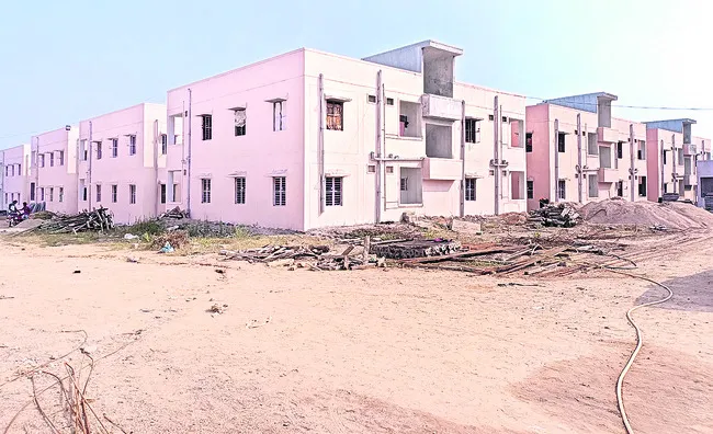 మంజూరు నుంచి పంపిణీ వరకు అవాంతరాలే..