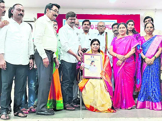 లోకం ఉన్నంత కాలం కవిత్వం