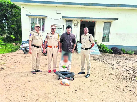 విద్యార్థులే లక్ష్యంగా గంజాయి విక్రయాలు 