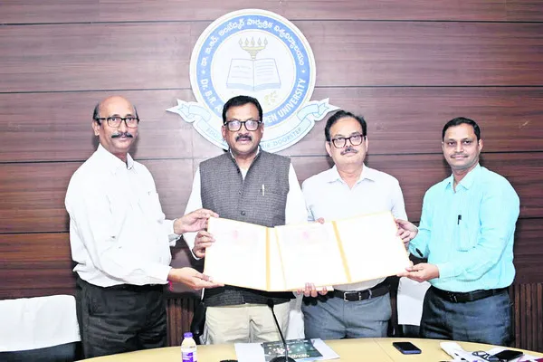 అంబేద్కర్‌ ఓపెన్‌ యూనివర్సిటీతో ఒప్పందం 
