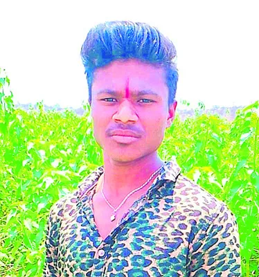 పాముకాటుకు యువరైతు మృతి