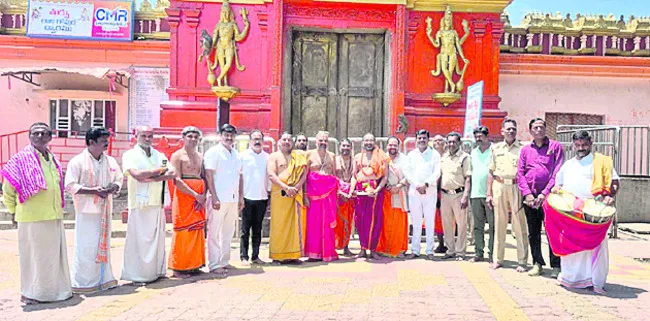 కొండగట్టు ఆలయ ద్వార బంధనం
