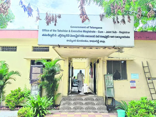 బిచ్కుందకు 13 మంది జీపీవోలు 