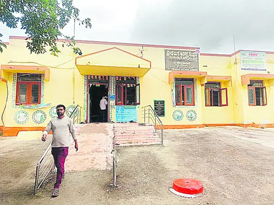 పీహెచ్‌సీలో సేవలు అంతంతే..! 