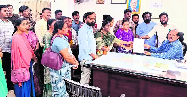 సచివాలయ ఉద్యోగుల ఉద్యమ బాట