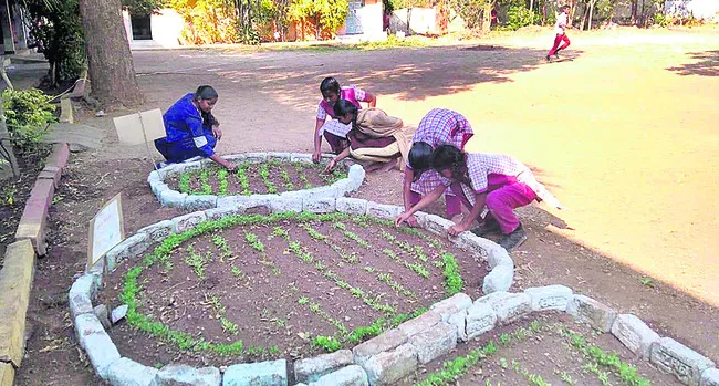 ● ప్రభుత్వ బడులకు రేటింగ్ ● ఆరు అంశాల ఆధారంగా నిర్ణయం