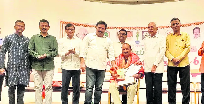 అనిల్కుమార్కు పురస్కారం