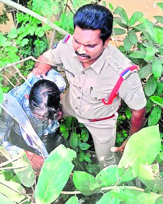 భార్య కాపురానికి రాలేదని వ్యక్తి ఆత్మహత్యాయత్నం
