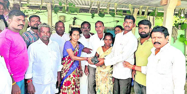 నిజాయితీ చాటుకున్న ఆటోడ్రైవర్‌