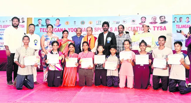 యోగా పోటీల్లో 5 పతకాలు 