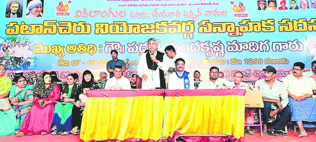 రేవంత్ ఇవ్వరు.. కేసీఆర్ అడగరు