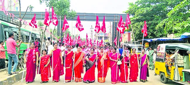 సీఎం, పీఎం మోసపూరిత విధానాలతో ప్రజలకు నష్టం