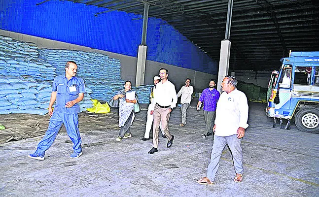 యూరియా సరఫరాపై ప్రత్యేక దృష్టి