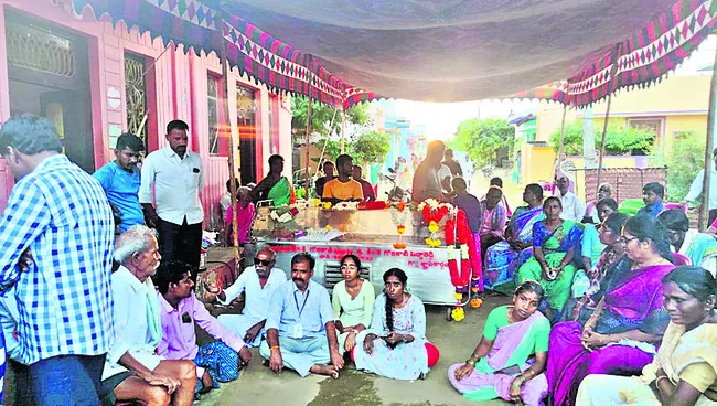 బసంపల్లిలో మృతదేహం ఖననానికి అడ్డంకులు 