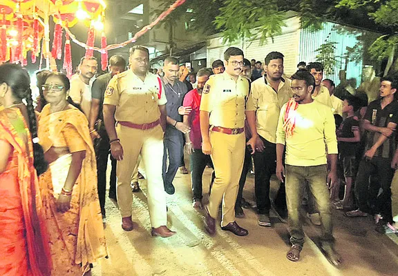పకడ్బందీ చర్యలు.. ప్రశాంత నిమజ్జనం