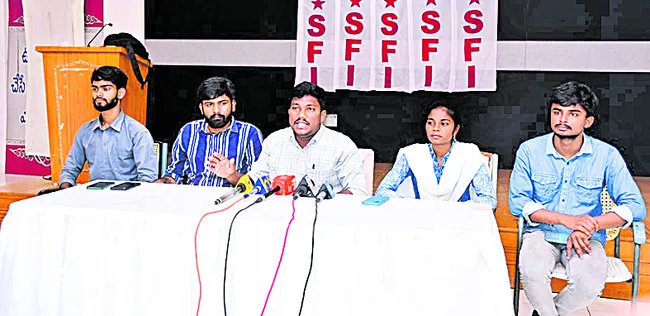 పోలీసుల దాడి హేయం 