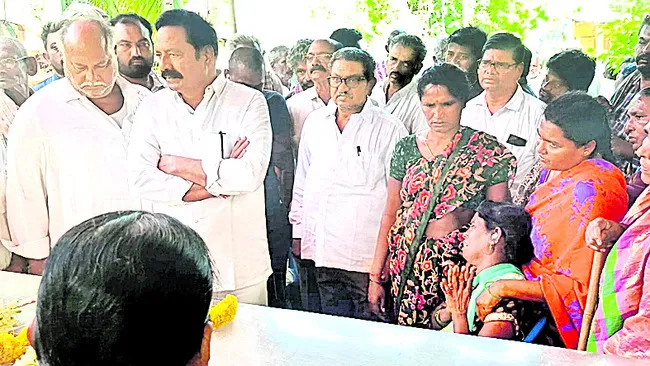 వైఎస్సార్ సీపీపై అక్రమ కేసులు దుర్మార్గం