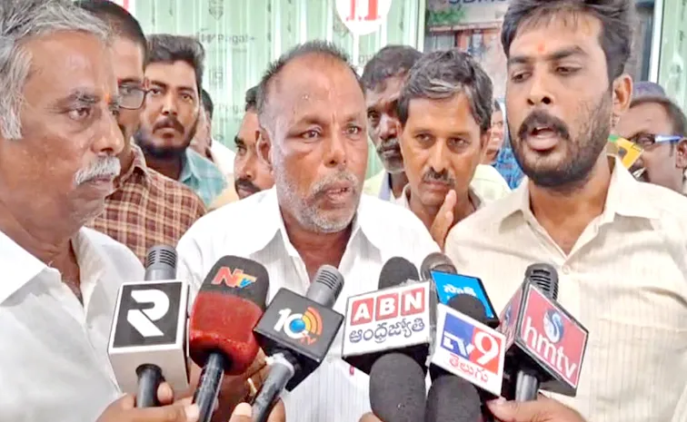 Farmers Protest At Pulivendula Market Yard