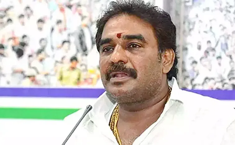 ట్రాఫిక్‌కు అంతరాయం కల్గించారని పిన్నెల్లిపై కేసు