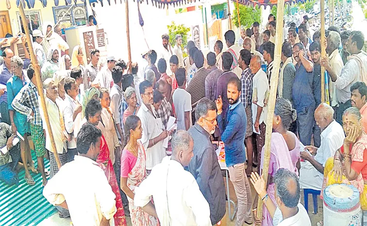 Farmers queuing for urea in Andhra Pradesh