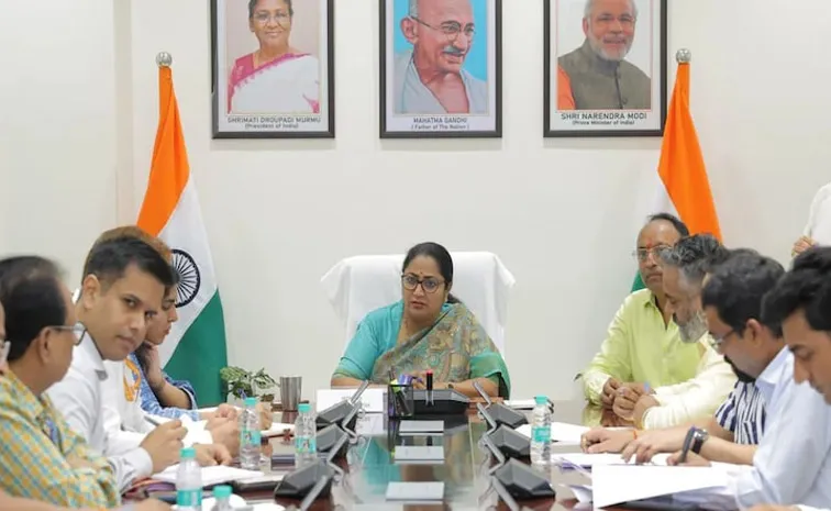 Delhi: సీఎం రేఖా గుప్తా మీటింగ్‌లో భర్త.. మండిపడుతున్న ‘ఆప్‌’