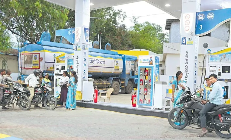Women Run Petrol Bunk In Narayanpet district