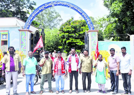 ఉపాధి అవకాశాలు కల్పించాలి