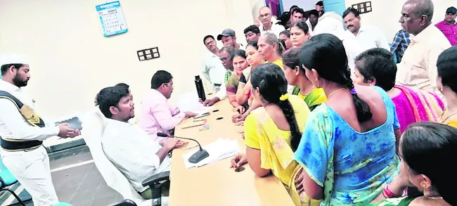 దర్బార్‌ సమస్యలకు సత్వర పరిష్కారం