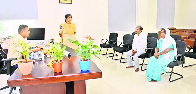 దరఖాస్తులను  పెండింగ్‌లో ఉంచొద్దు