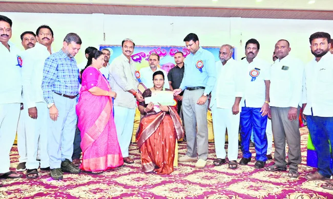 గురువులే మార్గదర్శకులు
