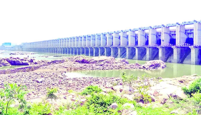జూరాలకు తగ్గిన వరద