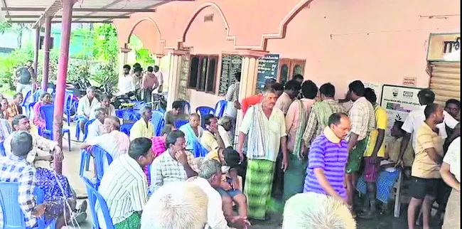 కొనసాగుతున్న యూరియా కష్టాలు 